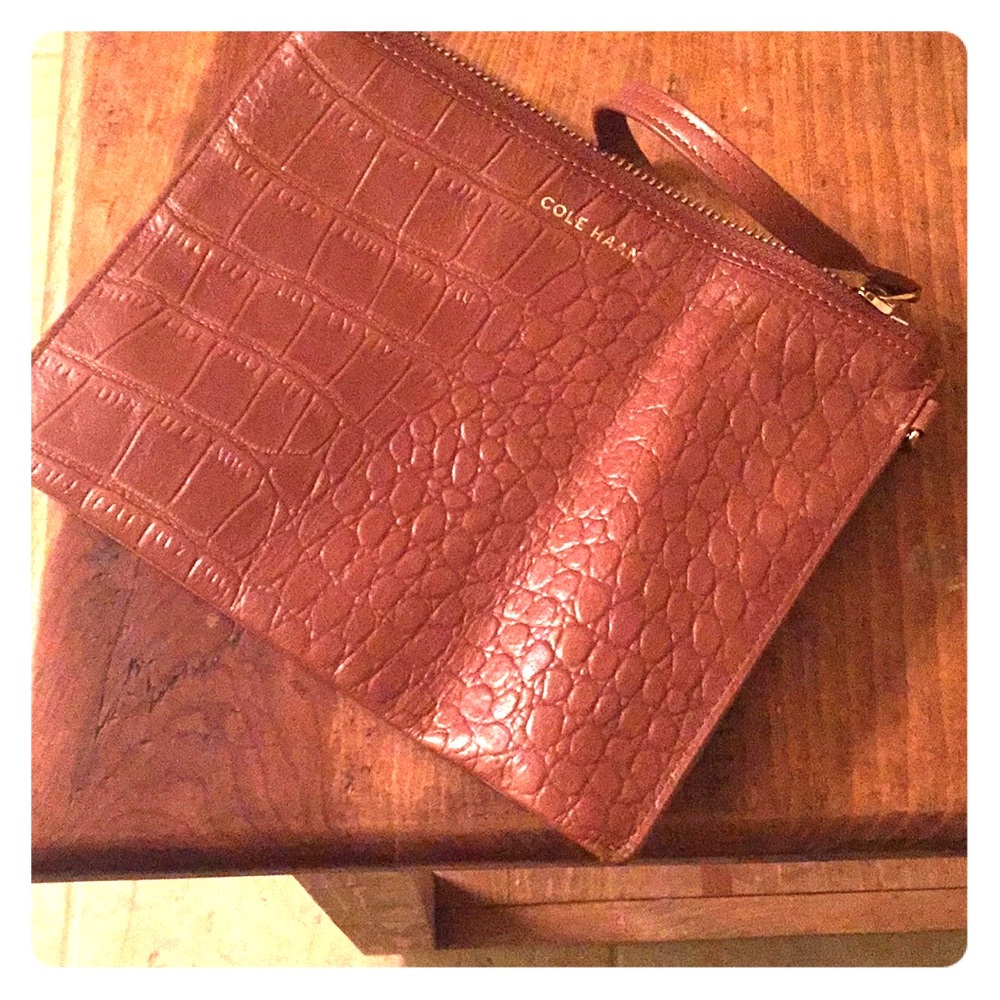 ❗️NEW Cole Haan leather wristlet